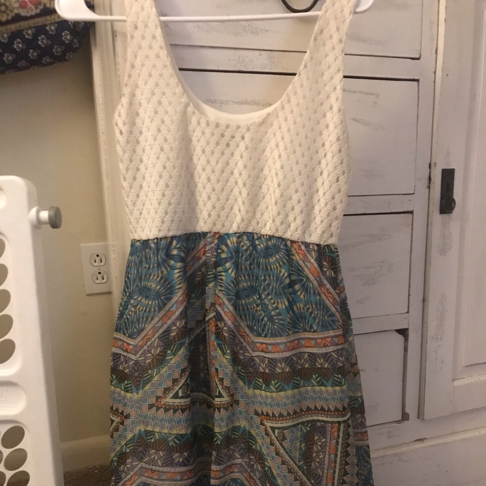 Pattern white lace dress